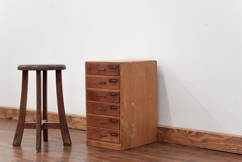 レトロ家具　昭和レトロ 古いナラ材とブナ材のアンティーク六段小引き出し(ドロワー)