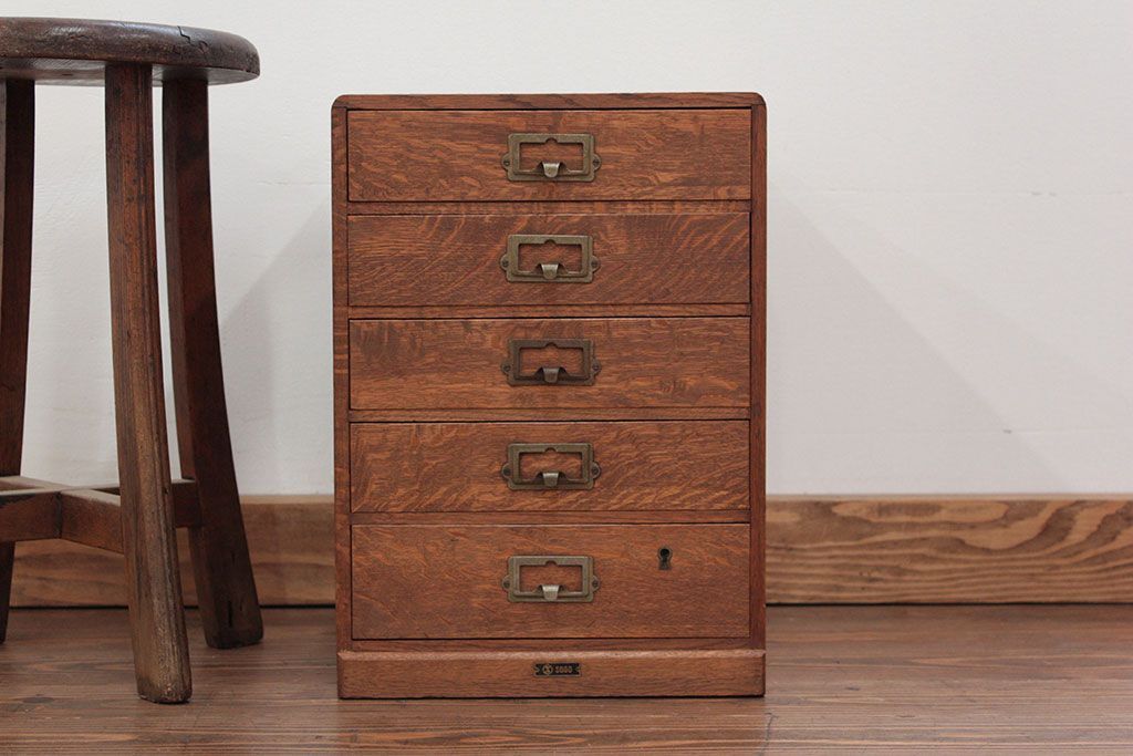 アンティーク家具　アンティーク ネームプレート取っ手のナラ材 五段小引き出し