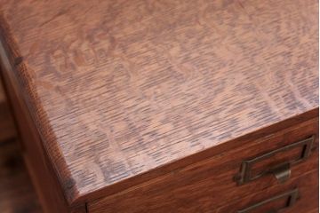 アンティーク家具　アンティーク ネームプレート取っ手のナラ材 五段小引き出し