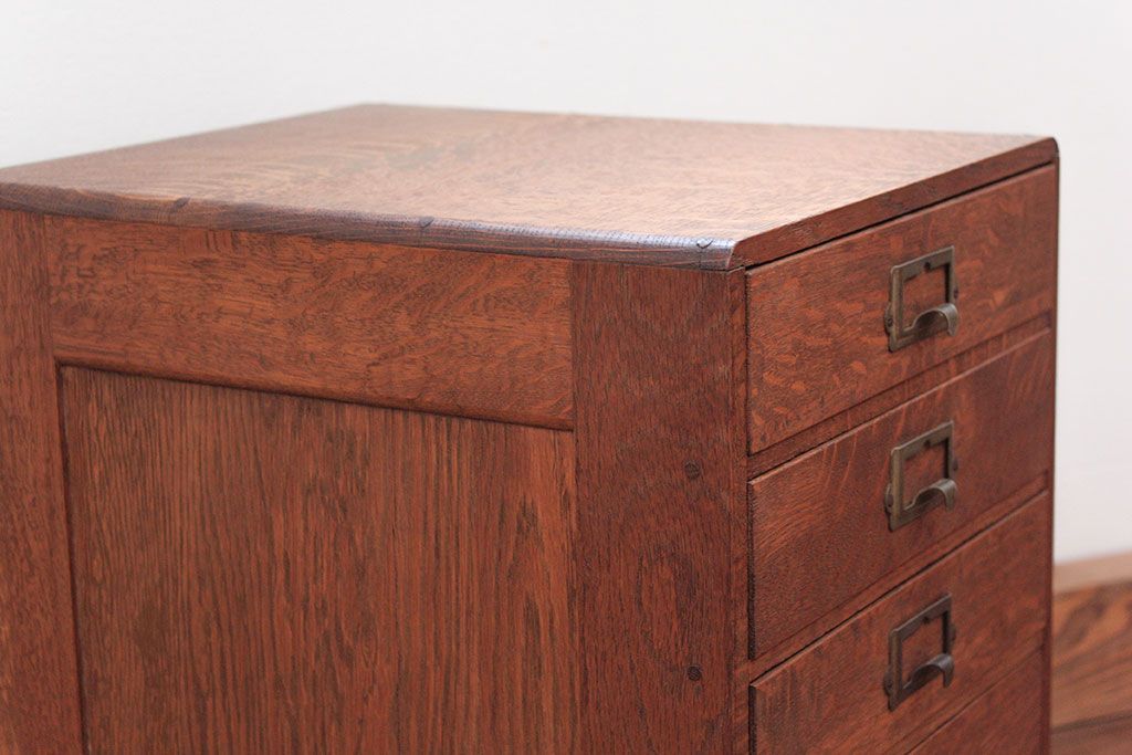 アンティーク家具　アンティーク ネームプレート取っ手のナラ材 五段小引き出し