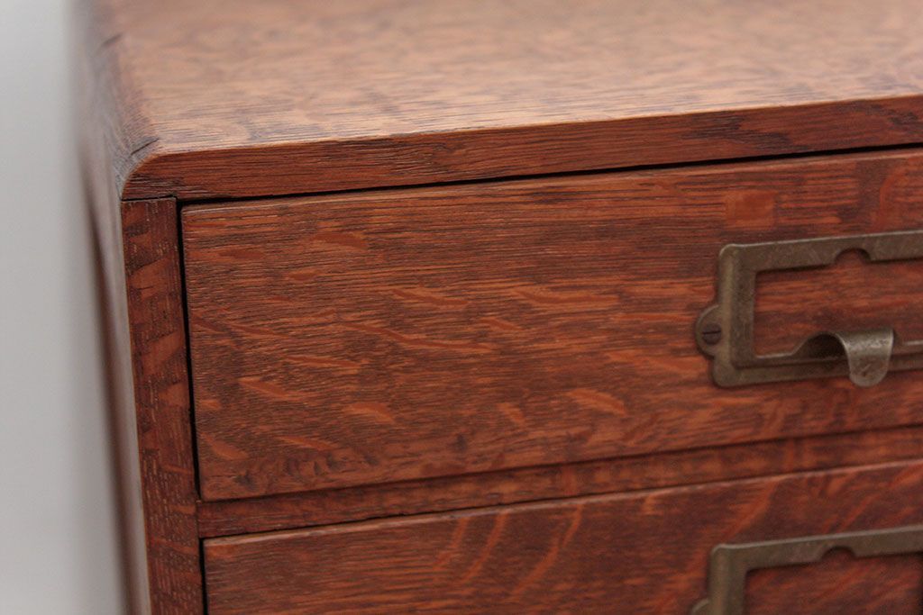 アンティーク家具　アンティーク ネームプレート取っ手のナラ材 五段小引き出し