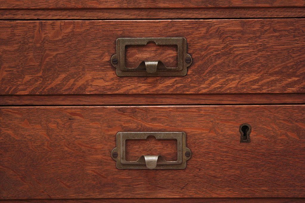 アンティーク家具　アンティーク ネームプレート取っ手のナラ材 五段小引き出し