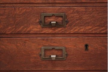 アンティーク家具　アンティーク ネームプレート取っ手のナラ材 五段小引き出し