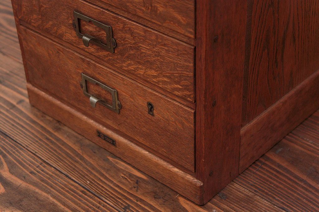 アンティーク家具　アンティーク ネームプレート取っ手のナラ材 五段小引き出し