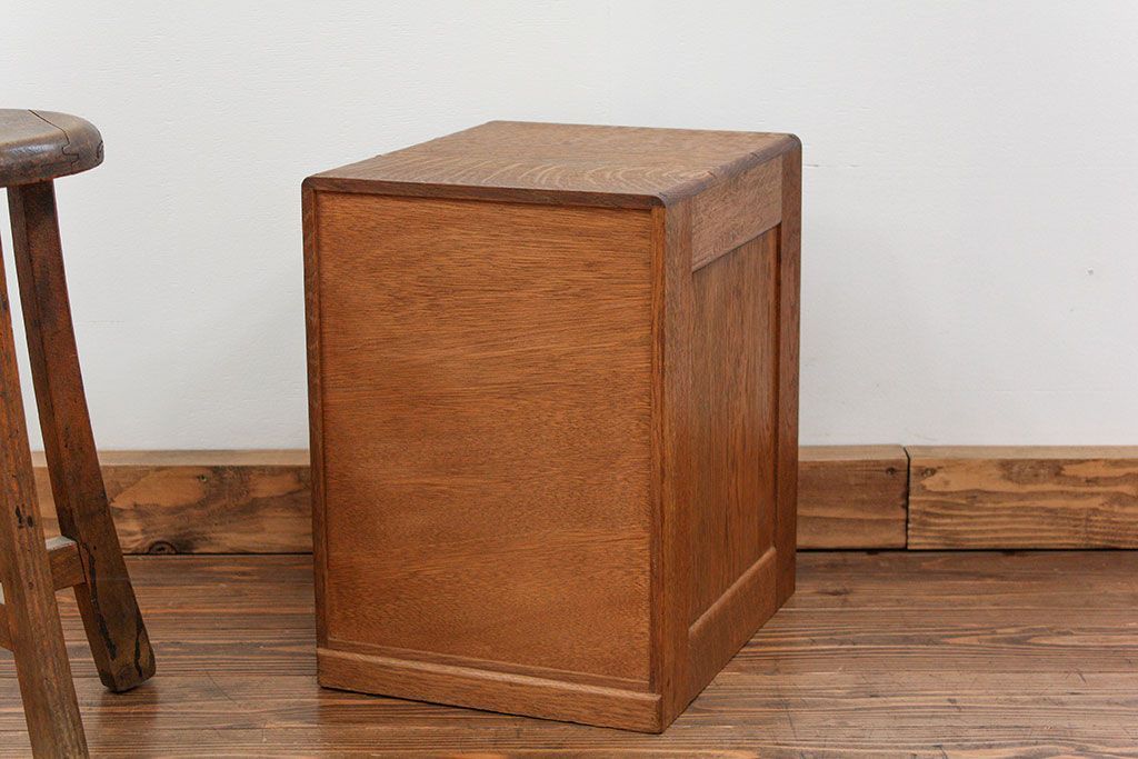 アンティーク家具　アンティーク ネームプレート取っ手のナラ材 五段小引き出し