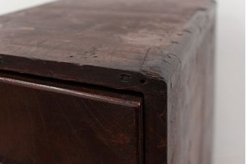 アンティーク家具　アンティーク 珍しいデザインの前面欅材の三段小引き出し