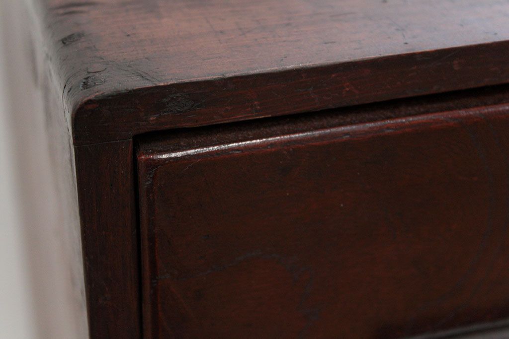 アンティーク家具　アンティーク 珍しいデザインの前面欅材の三段小引き出し