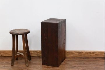 アンティーク家具　アンティーク 珍しいデザインの前面欅材の三段小引き出し