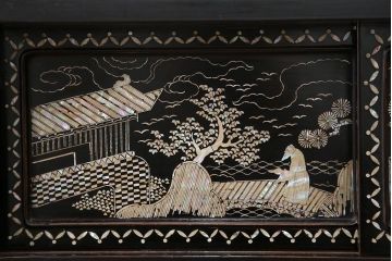 アンティーク家具　古民具・骨董 螺鈿細工　小振りで美しい飾り棚(欠品有り)(茶棚)