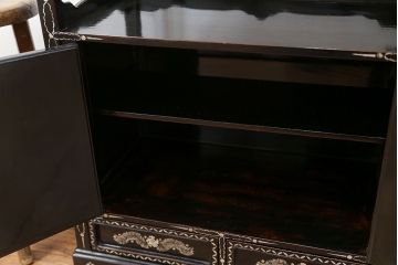 アンティーク家具　古民具・骨董 螺鈿細工　小振りで美しい飾り棚(欠品有り)(茶棚)