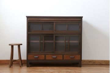 レトロ家具　アンティーク レトロな脚付きサイドキャビネット(食器棚、収納棚)