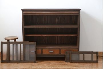 レトロ家具　アンティーク レトロな脚付きサイドキャビネット(食器棚、収納棚)