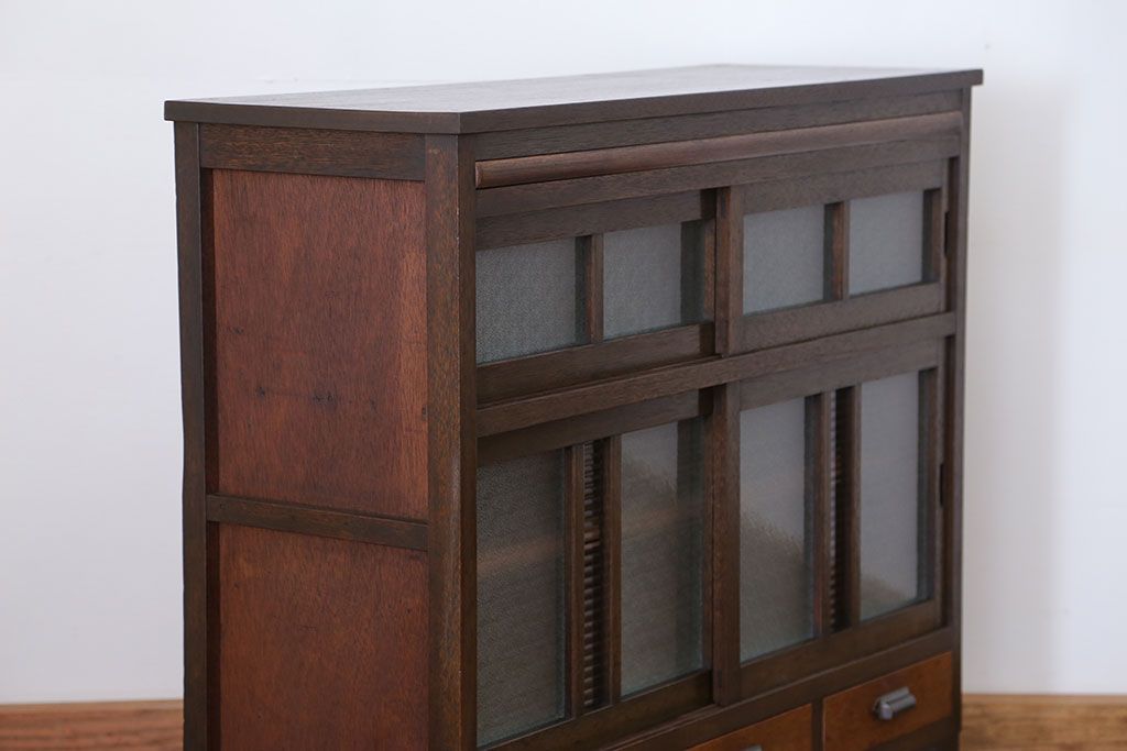 レトロ家具　アンティーク レトロな脚付きサイドキャビネット(食器棚、収納棚)