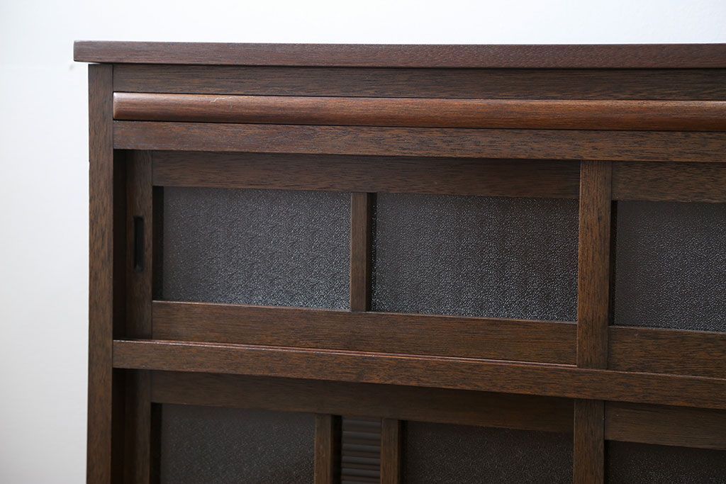 レトロ家具　アンティーク レトロな脚付きサイドキャビネット(食器棚、収納棚)