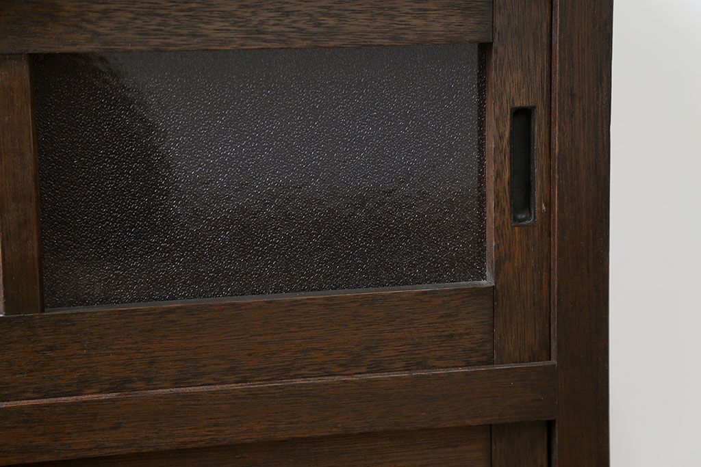 レトロ家具　アンティーク レトロな脚付きサイドキャビネット(食器棚、収納棚)