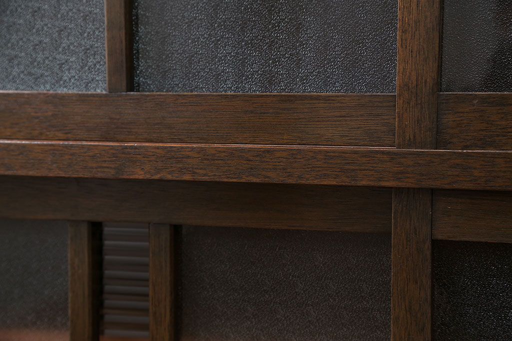 レトロ家具　アンティーク レトロな脚付きサイドキャビネット(食器棚、収納棚)