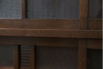 レトロ家具　アンティーク レトロな脚付きサイドキャビネット(食器棚、収納棚)