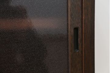 レトロ家具　アンティーク レトロな脚付きサイドキャビネット(食器棚、収納棚)