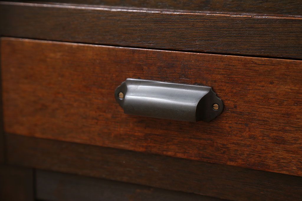 レトロ家具　アンティーク レトロな脚付きサイドキャビネット(食器棚、収納棚)