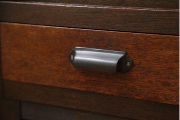 レトロ家具　アンティーク レトロな脚付きサイドキャビネット(食器棚、収納棚)