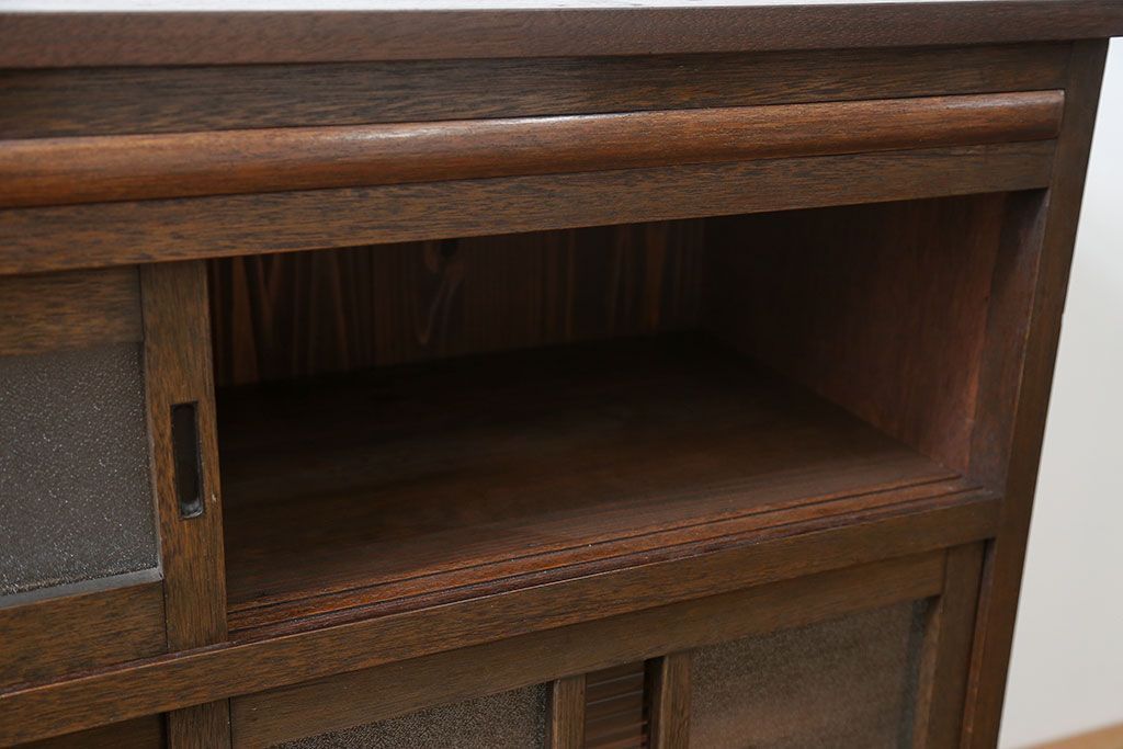 レトロ家具　アンティーク レトロな脚付きサイドキャビネット(食器棚、収納棚)