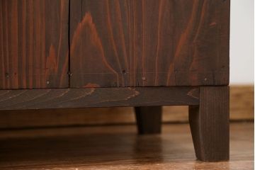 レトロ家具　アンティーク レトロな脚付きサイドキャビネット(食器棚、収納棚)