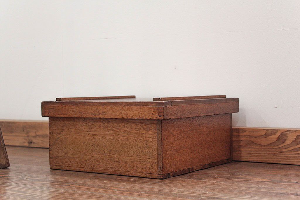 アンティーク雑貨　アンティーク 古いナラ材!しっかりとした木箱(小物入れ、収納棚)