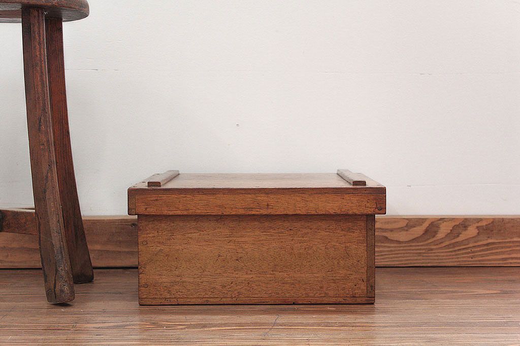 アンティーク雑貨　アンティーク 古いナラ材!しっかりとした木箱(小物入れ、収納棚)