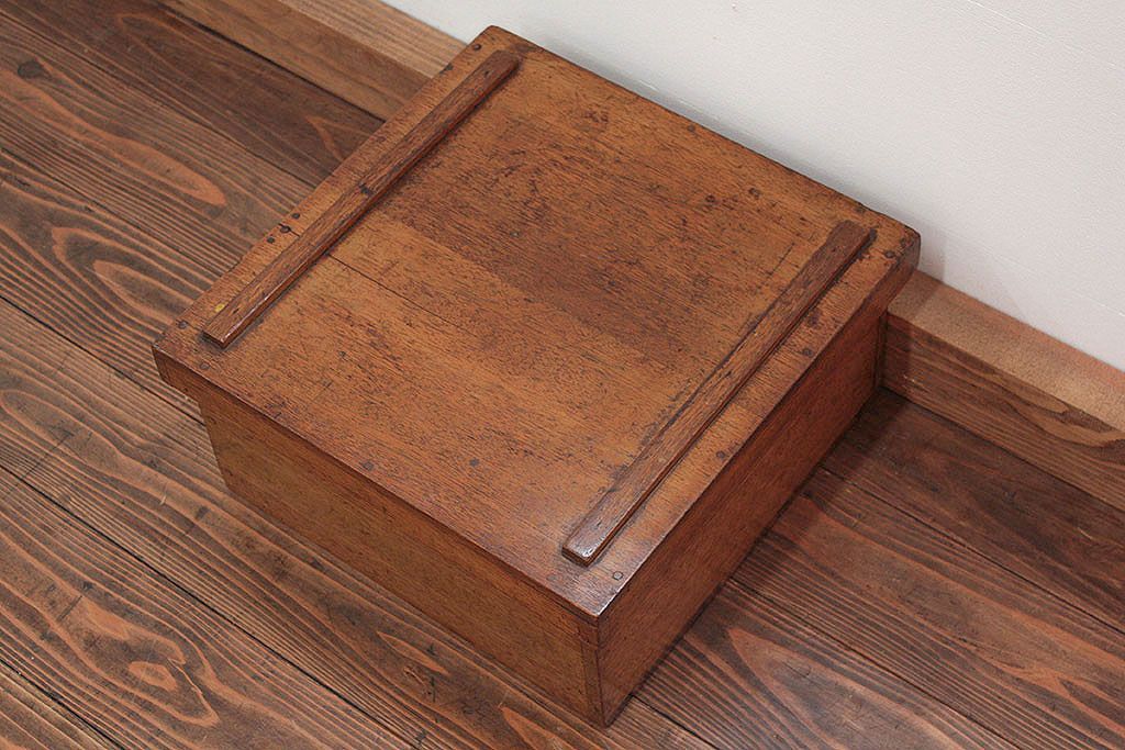 アンティーク雑貨　アンティーク 古いナラ材!しっかりとした木箱(小物入れ、収納棚)
