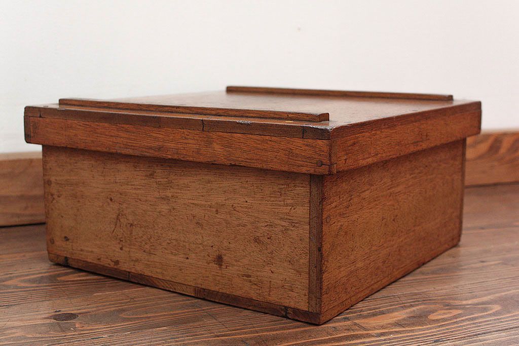 アンティーク雑貨　アンティーク 古いナラ材!しっかりとした木箱(小物入れ、収納棚)