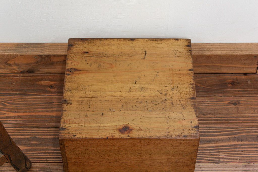 アンティーク雑貨　アンティーク 古いナラ材!しっかりとした木箱(小物入れ、収納棚)