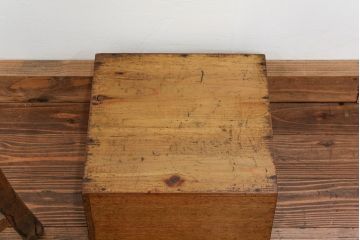 アンティーク雑貨　アンティーク 古いナラ材!しっかりとした木箱(小物入れ、収納棚)
