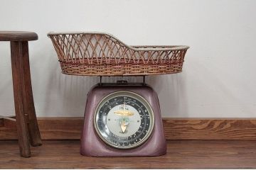アンティーク雑貨　昭和レトロ かわいいベビースケール(赤ちゃん体重計、ベビー秤)