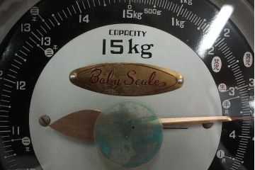 アンティーク雑貨　昭和レトロ かわいいベビースケール(赤ちゃん体重計、ベビー秤)