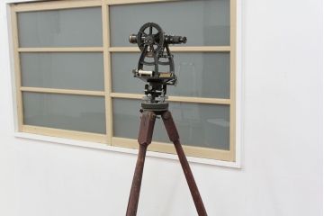 アンティーク雑貨　古い服部 トーコー トランシット(測量機)三脚付き