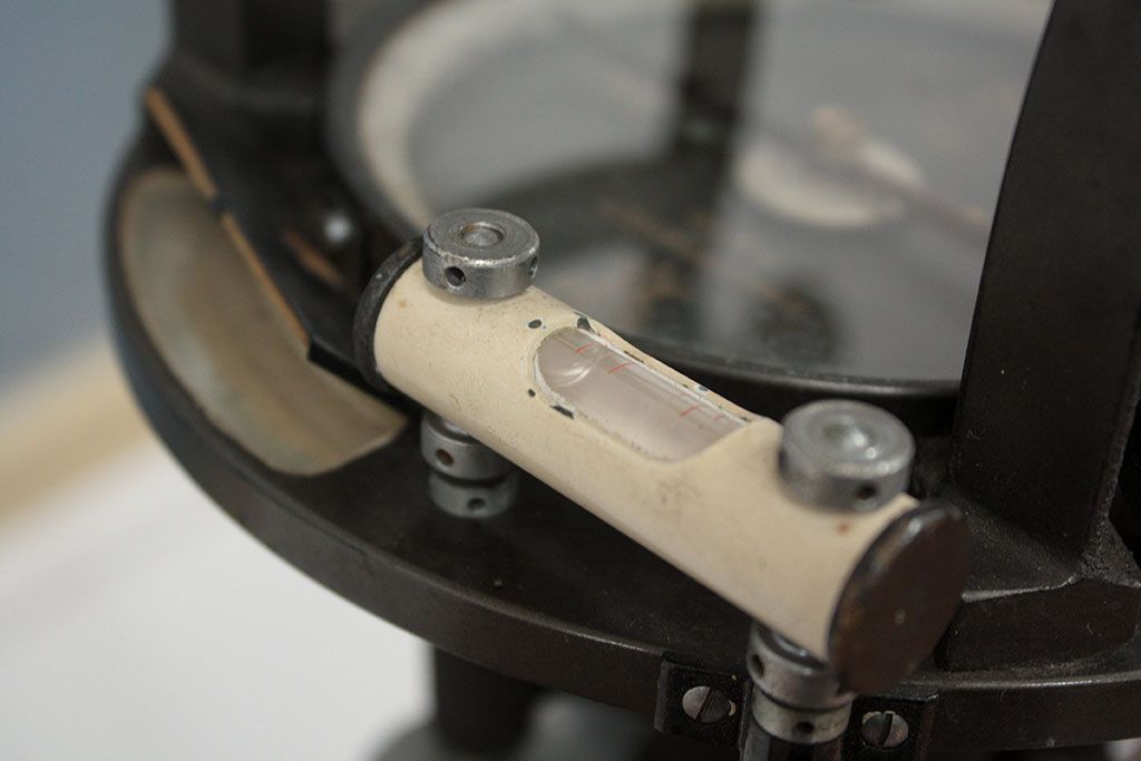 アンティーク雑貨　古い服部 トーコー トランシット(測量機)三脚付き