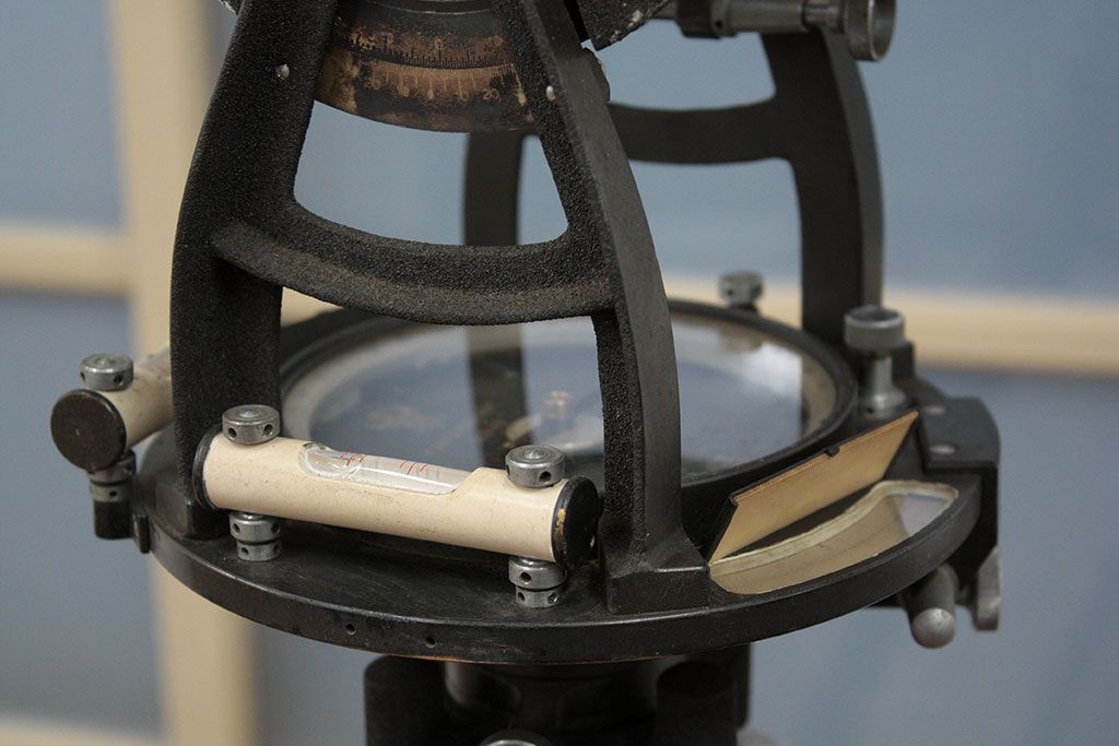 アンティーク雑貨　古い服部 トーコー トランシット(測量機)三脚付き