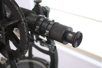 アンティーク雑貨　古い服部 トーコー トランシット(測量機)三脚付き