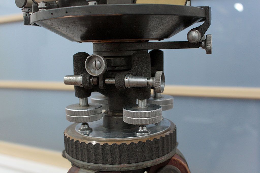 アンティーク雑貨　古い服部 トーコー トランシット(測量機)三脚付き