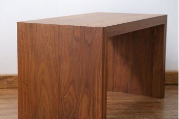 中古　インテリアショップ　リアルスタイル製(Real Style)ウォールナットサイドテーブル(センターテーブル、コンソールテーブル)