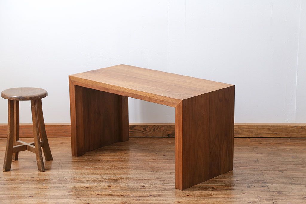 中古　インテリアショップ　リアルスタイル製(Real Style)ウォールナットサイドテーブル(センターテーブル、コンソールテーブル)