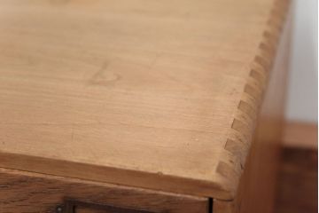 レトロ家具　昭和レトロ 古い木味のシンプルなアンティーク三段小引き出し