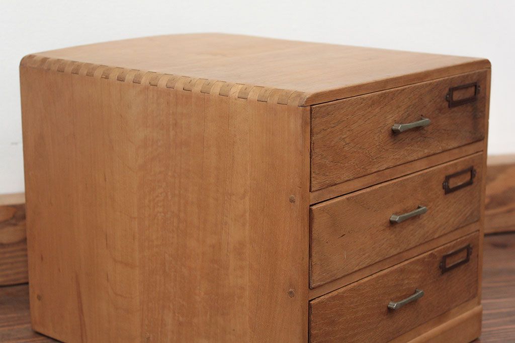 レトロ家具　昭和レトロ 古い木味のシンプルなアンティーク三段小引き出し