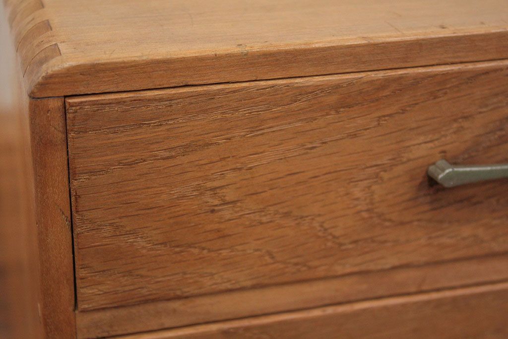 レトロ家具　昭和レトロ 古い木味のシンプルなアンティーク三段小引き出し