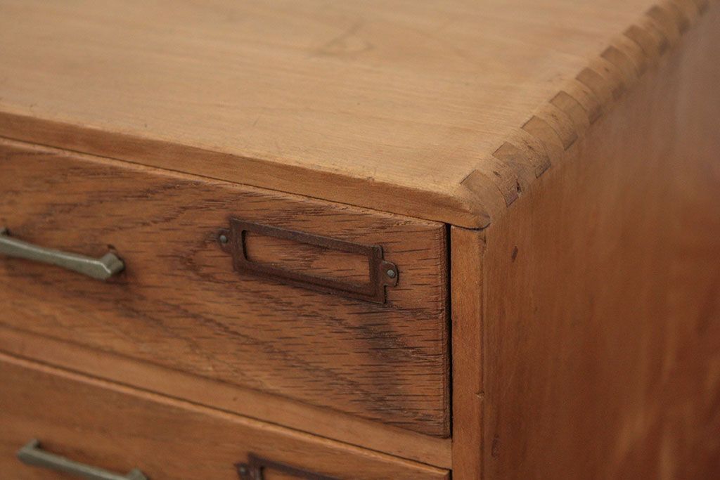 レトロ家具　昭和レトロ 古い木味のシンプルなアンティーク三段小引き出し