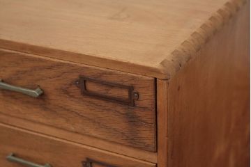 レトロ家具　昭和レトロ 古い木味のシンプルなアンティーク三段小引き出し