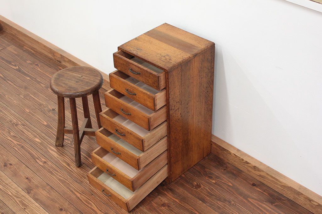 アンティーク家具　アンティーク 使い込まれた味のある7段小引き出し(小物入れ)