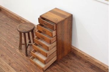 アンティーク家具　アンティーク 使い込まれた味のある7段小引き出し(小物入れ)