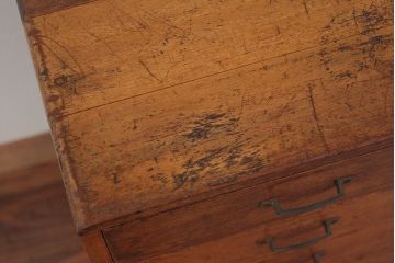 アンティーク家具　アンティーク 使い込まれた味のある7段小引き出し(小物入れ)