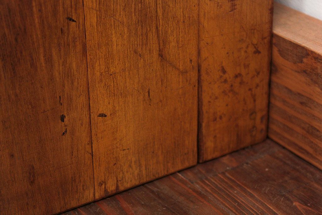 アンティーク家具　アンティーク 使い込まれた味のある7段小引き出し(小物入れ)